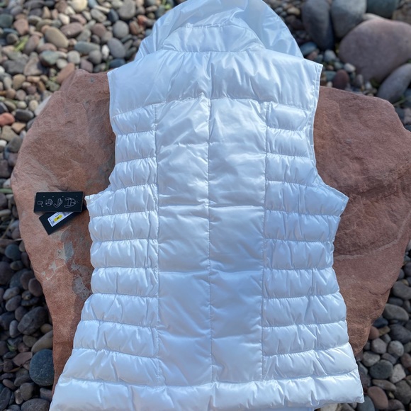 KENNETH COLE Puffer Vest....Varies Sizes - Picture 6 of 6